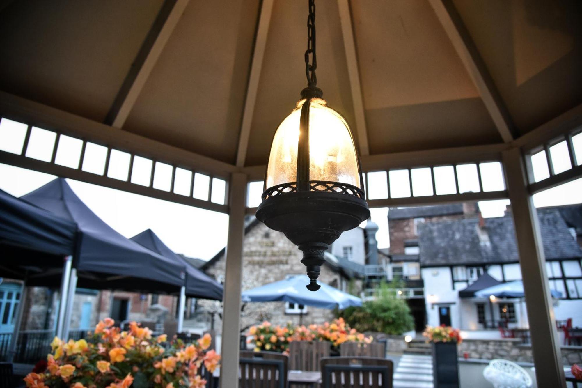 The Castle Hotel Wetherspoon Ruthin Exterior foto