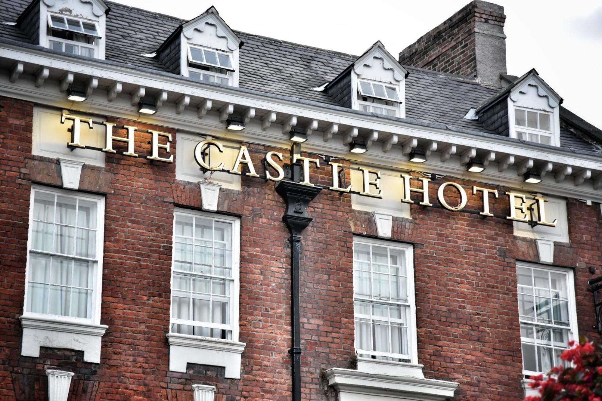 The Castle Hotel Wetherspoon Ruthin Exterior foto