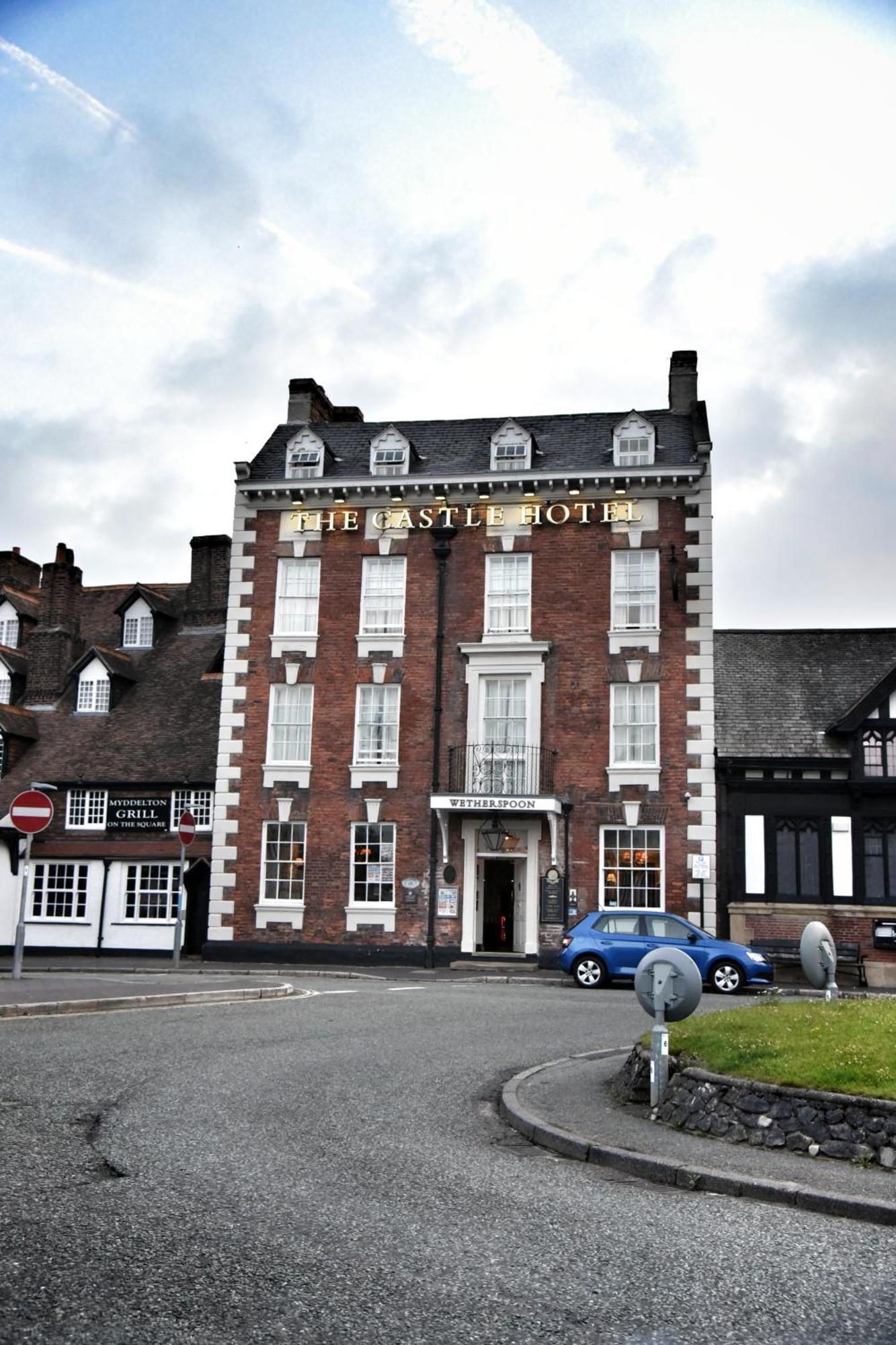 The Castle Hotel Wetherspoon Ruthin Exterior foto