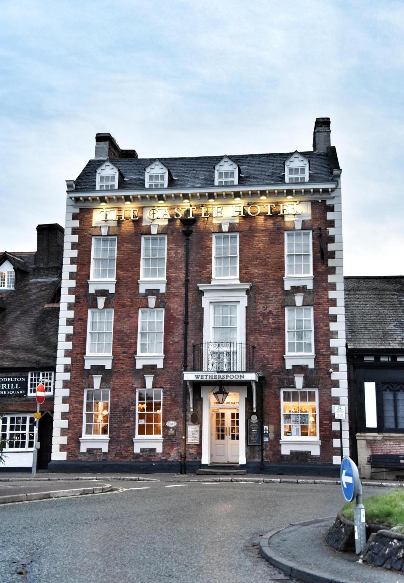 The Castle Hotel Wetherspoon Ruthin Exterior foto