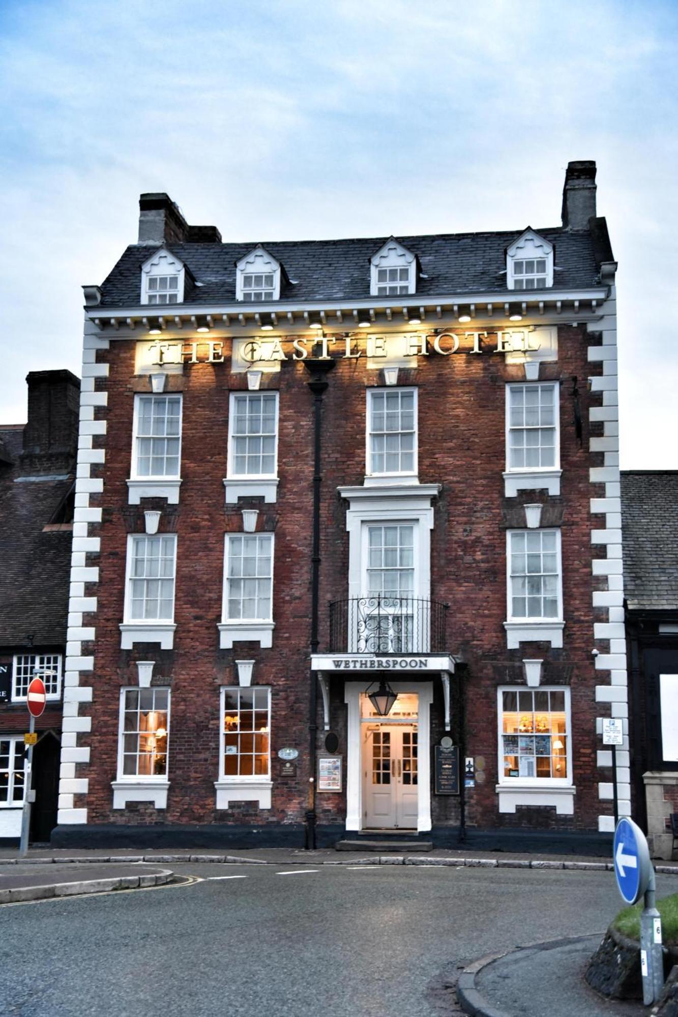 The Castle Hotel Wetherspoon Ruthin Exterior foto